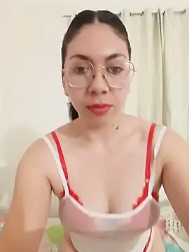 Snapshot of Mia_essence chatting on June 2026 01:45:02 PM Mia essence online show from June 2026 01:45:02 PM