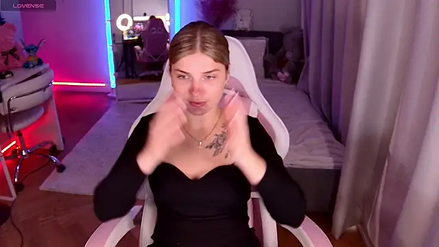 Snapshot of Leri_One chatting on May 2026 06:33:01 AM Leri One online show from May 2026 06:33:01 AM