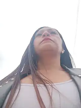 Snapshot of Vely_ chatting on June 2026 05:40:02 PM Vely online show from June 2026 05:40:02 PM