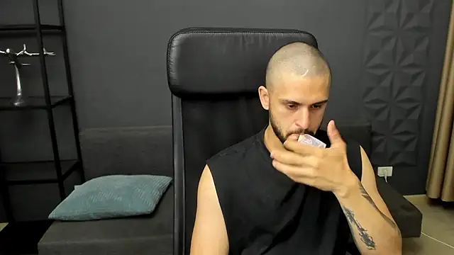 TroyWadee online show from June 2026 04:34:01 AM