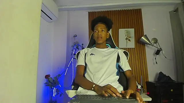 Snapshot of Afrowayuu chatting on June 2026 05:40:02 PM Afrowayuu online show from June 2026 05:40:02 PM