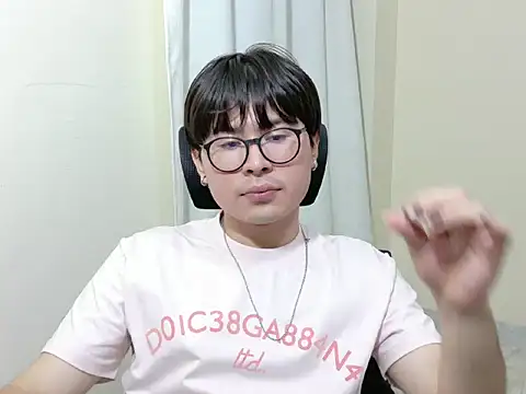 Snapshot of kuromi_boy chatting on June 2026 03:05:01 AM kuromi boy online show from June 2026 03:05:01 AM