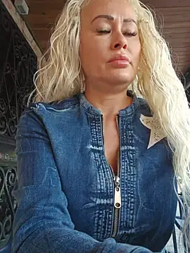 Snapshot of MILFBARBY chatting on October 2025 07:15:01 AM MILFBARBY online show from October 2025 07:15:01 AM