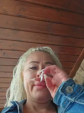 Snapshot of MILFBARBY chatting on October 2025 07:19:02 AM MILFBARBY online show from October 2025 07:19:02 AM