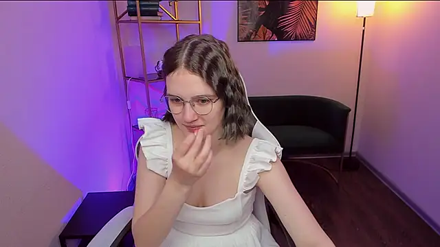 MiaNoon online show from May 2026 10:22:01 AM