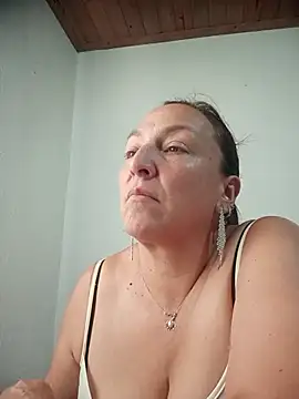 Snapshot of dangerous_milf chatting on July 2026 04:44:01 PM dangerous milf online show from July 2026 04:44:01 PM