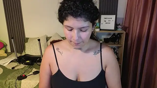 Snapshot of LadyVelvett chatting on May 2026 10:44:02 AM LadyVelvett online show from May 2026 10:44:02 AM