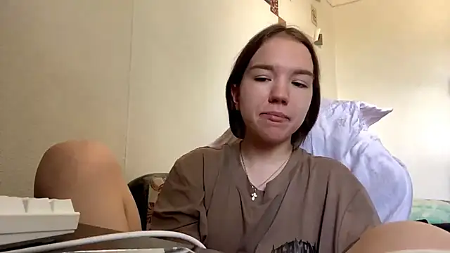 Snapshot of FewerCadre chatting on May 2026 09:04:01 AM FewerCadre online show from May 2026 09:04:01 AM