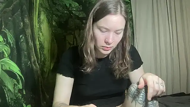 mo0ngoddess online show from January 2025 02:43:02 AM