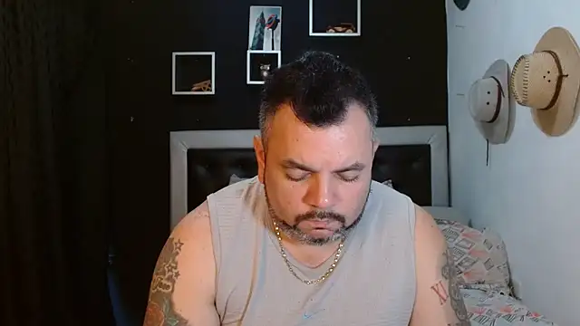 Snapshot of perverseveteranmanxxx chatting on January 2025 08:21:01 PM perverseveteranmanxxx online show from January 2025 08:21:01 PM