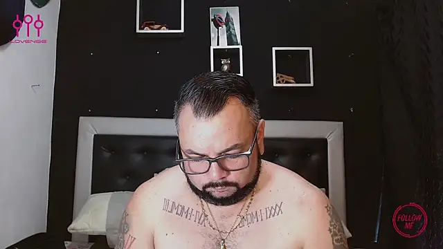 Snapshot of perverseveteranmanxxx chatting on March 2025 07:43:02 PM perverseveteranmanxxx online show from March 2025 07:43:02 PM