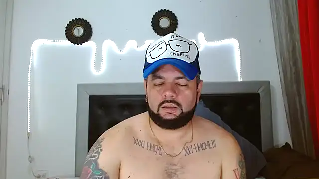 Snapshot of perverseveteranmanxxx chatting on October 2025 05:06:01 AM perverseveteranmanxxx online show from October 2025 05:06:01 AM