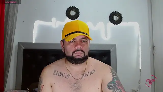 Snapshot of perverseveteranmanxxx chatting on October 2025 04:35:02 AM perverseveteranmanxxx online show from October 2025 04:35:02 AM