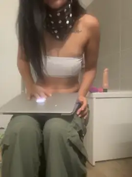 Snapshot of PoussiereOrientale chatting on June 2026 10:48:01 PM PoussiereOrientale online show from June 2026 10:48:01 PM