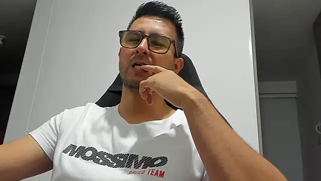 LucaBorbon online show from May 2026 11:22:01 PM