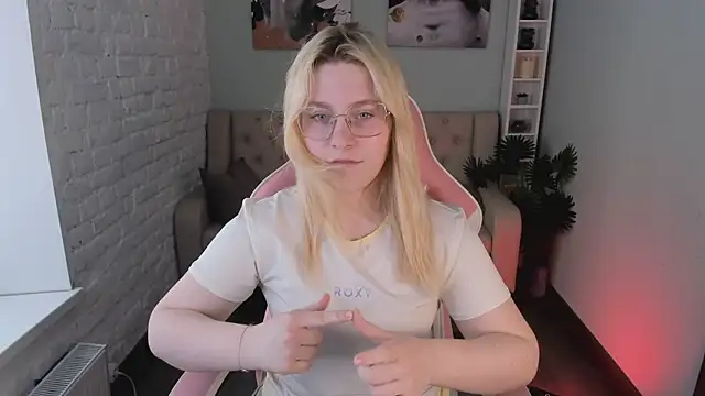 StellaVanilla online show from June 2026 12:31:02 PM