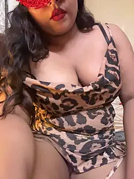 Snapshot of SlutrySiren chatting on June 2026 06:02:01 PM SlutrySiren online show from June 2026 06:02:01 PM