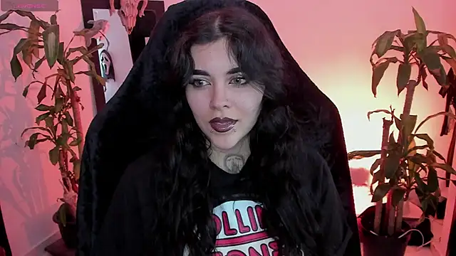 Snapshot of MissCharlottte_18 chatting on June 2026 04:46:01 AM MissCharlottte 18 online show from June 2026 04:46:01 AM