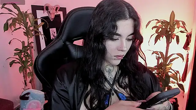 Snapshot of MissCharlottte_18 chatting on June 2026 03:17:01 AM MissCharlottte 18 online show from June 2026 03:17:01 AM