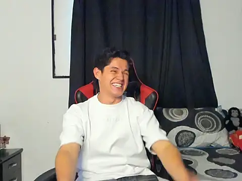 Snapshot of Erick_Wallace chatting on June 2026 05:06:02 PM Erick Wallace online show from June 2026 05:06:02 PM