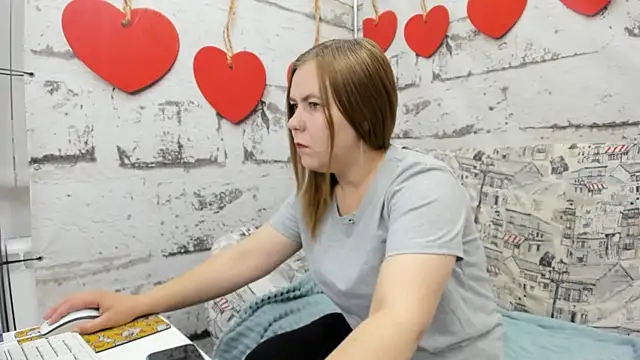 Snapshot of Dear_hollyy chatting on May 2026 01:24:01 AM Dear hollyy online show from May 2026 01:24:01 AM