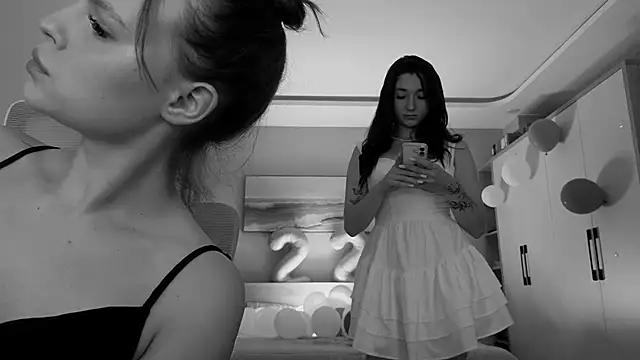 Snapshot of MoonkissGirls chatting on May 2026 11:34:04 PM MoonkissGirls online show from May 2026 11:34:04 PM