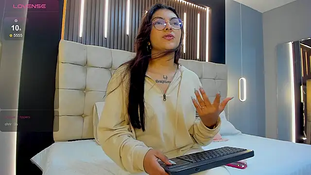 Snapshot of Amara_lune chatting on June 2026 02:59:02 PM Amara lune online show from June 2026 02:59:02 PM