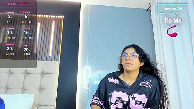 Snapshot of Amara_lune chatting on June 2026 03:25:02 PM Amara lune online show from June 2026 03:25:02 PM