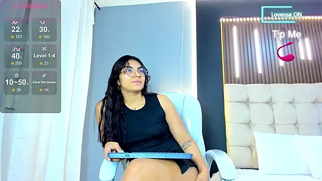 Snapshot of Amara_lune chatting on June 2026 02:32:01 PM Amara lune online show from June 2026 02:32:01 PM