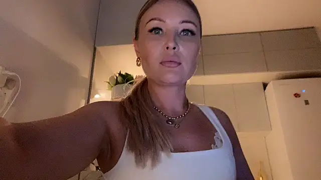 Anytablondii online show from May 2026 09:44:02 PM