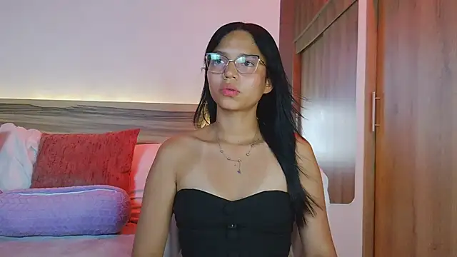 Snapshot of Evalune_ chatting on June 2026 09:41:02 PM Evalune online show from June 2026 09:41:02 PM