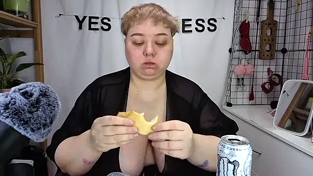 Snapshot of mistress_molly chatting on May 2026 05:23:01 AM mistress molly online show from May 2026 05:23:01 AM