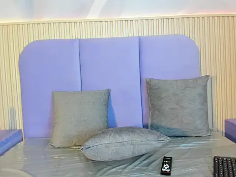 Abigail Aura online show from June 2026 12:33:02 PM