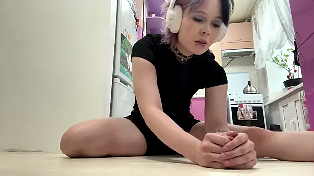 CuteLilit online show from May 2026 02:13:02 PM