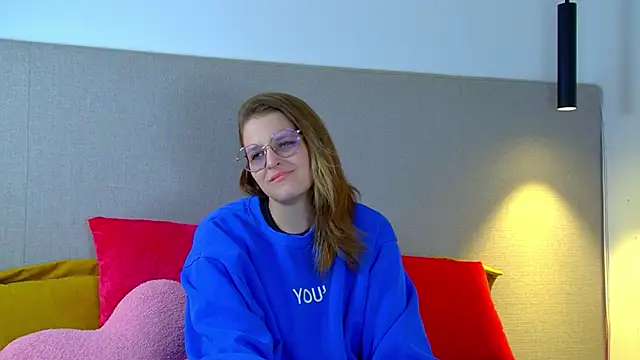 AlexaAvery online show from June 2026 06:04:02 AM