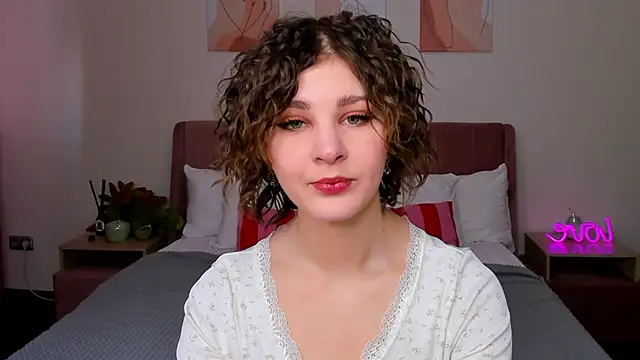 Snapshot of Kira__Fluffy chatting on May 2026 12:16:02 AM Kira Fluffy online show from May 2026 12:16:02 AM