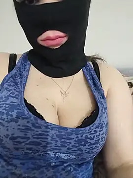 Snapshot of Selinssyy chatting on May 2026 11:00:01 PM Selinssyy online show from May 2026 11:00:01 PM