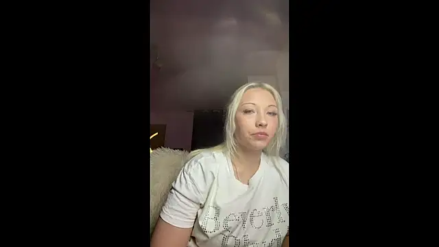 Snapshot of MedaSajovic chatting on May 2026 04:57:01 PM MedaSajovic online show from May 2026 04:57:01 PM