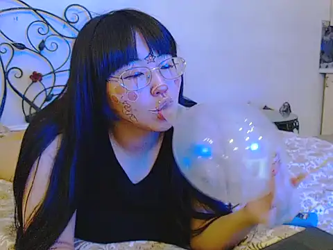 Snapshot of pikpikpikachu chatting on May 2026 11:45:02 PM pikpikpikachu online show from May 2026 11:45:02 PM