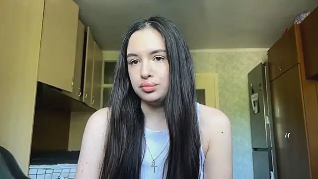 Snapshot of CarolineRu chatting on May 2026 08:32:01 AM CarolineRu online show from May 2026 08:32:01 AM