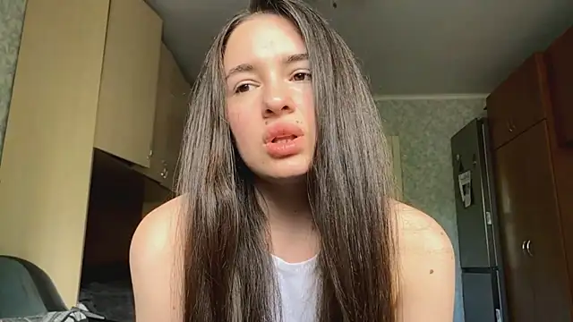 Snapshot of CarolineRu chatting on May 2026 10:35:01 AM CarolineRu online show from May 2026 10:35:01 AM