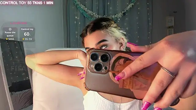Snapshot of vanillafairy_ chatting on June 2026 08:24:01 PM vanillafairy online show from June 2026 08:24:01 PM
