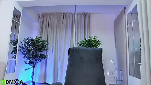 LanaKream online show from June 2026 06:18:02 PM