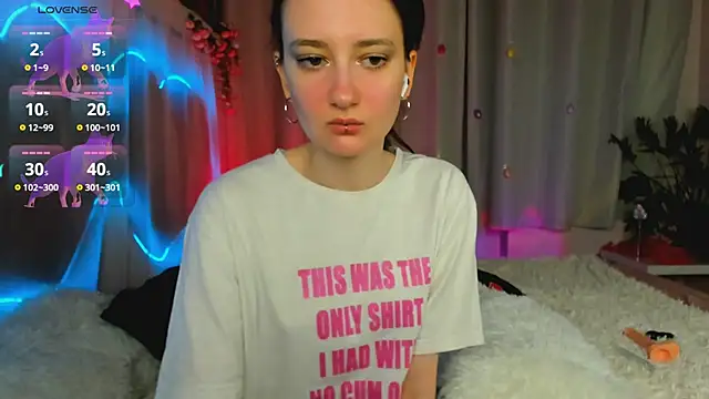 SummerLilaa online show from June 2026 01:28:02 PM