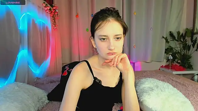 SummerLilaa online show from June 2026 01:28:01 PM