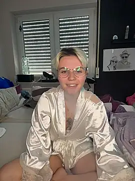 Snapshot of HannahFoxxx chatting on May 2026 10:32:02 AM HannahFoxxx online show from May 2026 10:32:02 AM