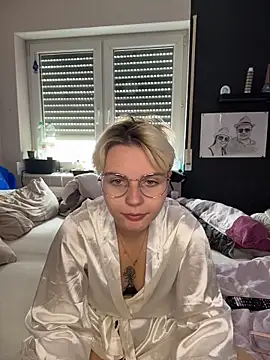 Snapshot of HannahFoxxx chatting on May 2026 09:15:01 AM HannahFoxxx online show from May 2026 09:15:01 AM