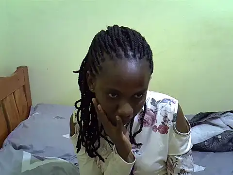 Snapshot of Pearl_petite chatting on May 2026 04:28:01 PM Pearl petite online show from May 2026 04:28:01 PM