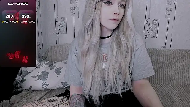 Snapshot of Polly_Megan chatting on May 2026 08:17:01 PM Polly Megan online show from May 2026 08:17:01 PM