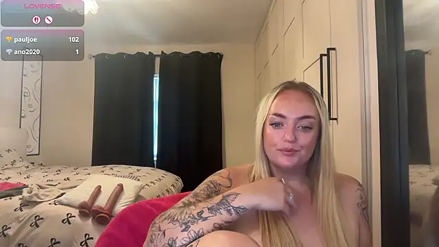 Snapshot of CurvyWetWife chatting on June 2026 10:15:01 AM CurvyWetWife online show from June 2026 10:15:01 AM